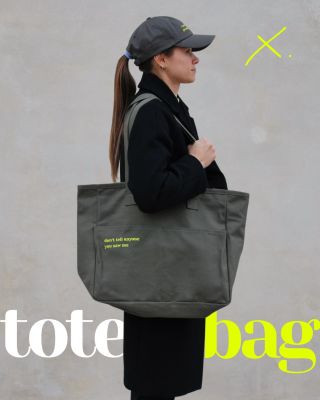 Představujeme ti naši novou army tote bag! 🙌🏼 Co na ni říkáš? Protože WE ARE IN LOVE! 💚 Nejen, že matchuje s naší army...