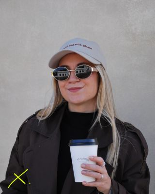 Máme tu nějaké fans of latte with oat milk? 👀 ☕ . . . #czfashion #capswithpersonalities #cepicekteramamindset...